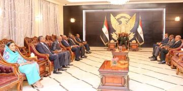 البرهان السفراء المرشحين للعمل بسفارات السودان بالخارج