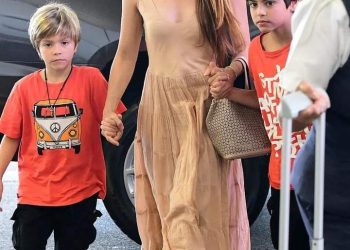 بعد تداول أخبار حول احتمالية سجنها ..شاكيرا تغادر ميامي