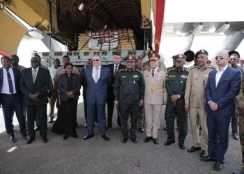 وصول أولي طائرات المساعدات الإنسانية المصرية الي الخرطوم