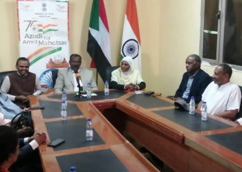 وزير الزراعة يدشن مبادرة السفارة الهندية بغرس (75) شتلة مانجو بالحديقة الدولية