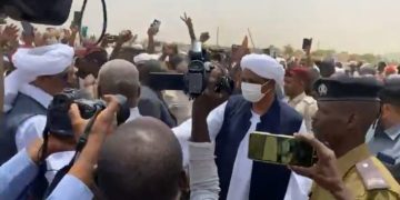 الان وصول نائب رئيس مجلس السيادة الفريق أول محمد حمدان دقلو إلى ولاية نهر النيل للوقوف علي المناطق التى تضررت بالسيول والأمطار ٠