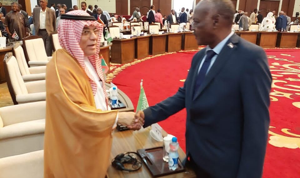 السفير السعودي  يشارك في ورشة طبيعة حقوق التعدين في العالم