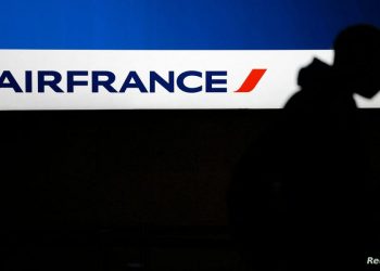 مشاجرة بالأيدي بين طيار ومساعده خلال رحلة جوية