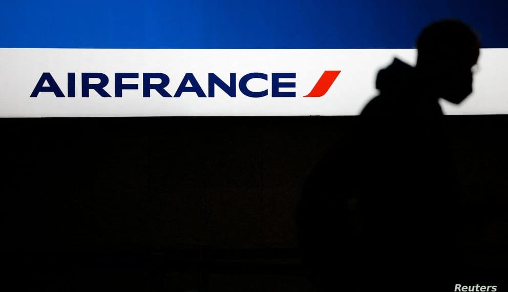 مشاجرة بالأيدي بين طيار ومساعده خلال رحلة جوية