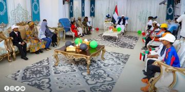 بالصور نائب رئيس مجلس السيادة يحتفل مع مجموعة من أطفال ، باليوم العالمي للسلام.