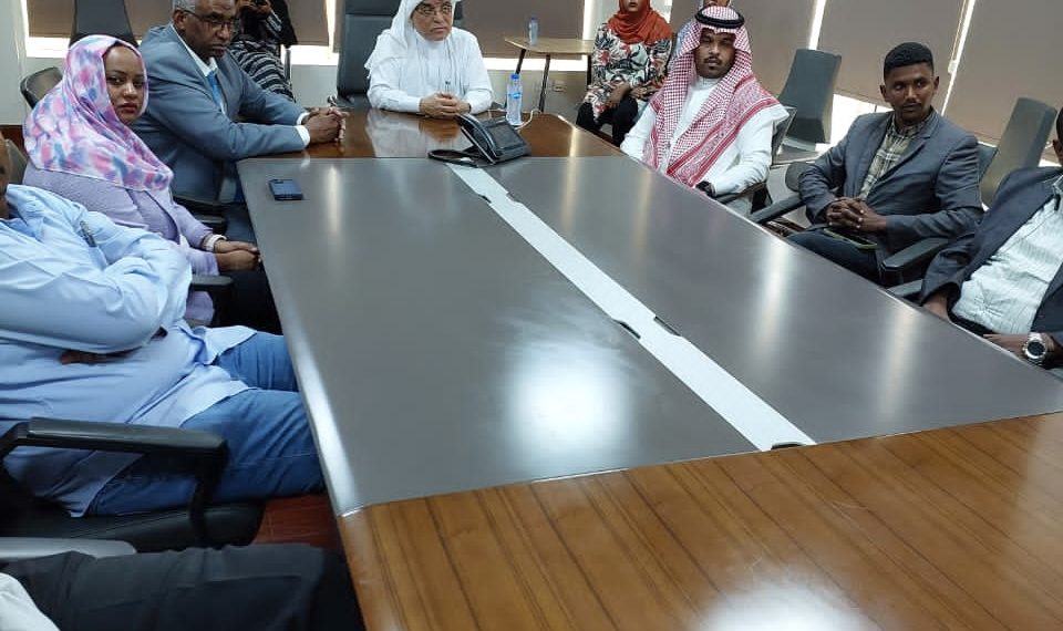 سفير خادم الحرمين الشريفين يزور مقر الشركة العربية للكمبيوتر