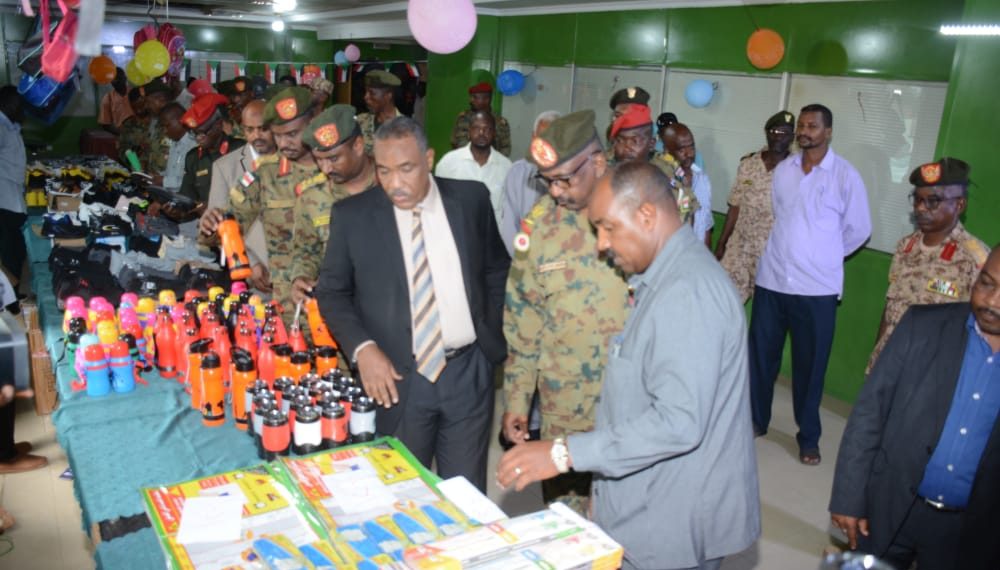 تخفيفا للاعباء …المؤسسة التعاونية تفتح سوق مستلزمات المدارس