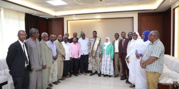 معلمو كنترول الشهادة السودانية يُكرمون الفريق أول دقلو