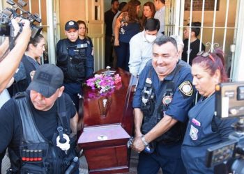 إقالة وزير العدل لسماحه بإدخال جثمان رجل إلى سجن للنساء