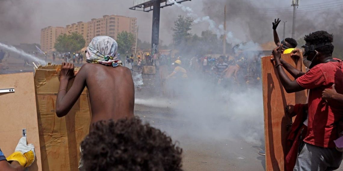 إصابة نجلي رئيس تحرير معروف خلال المواكب الأخيرة