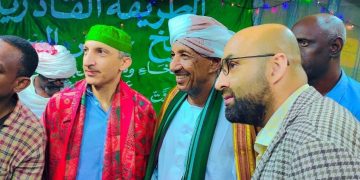 السفير التركي يشارك احتفالات المولد بحوش الخليفة في أم درمان