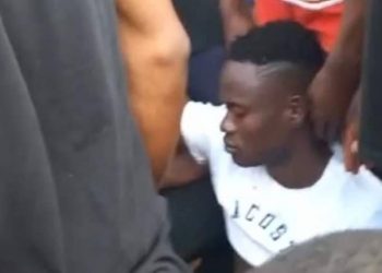 شروع لاعب كرة قدم  مشهور في الانتحار لهذا السبب …