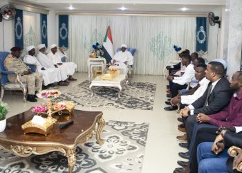 دقلو يستقبل الأسرى ويدعو الحركة الشعبية لاحترام وقف إطلاق النار والانضمام لمسيرة السلام