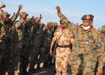 البرهان :لن نسمح لجهة أو حزب بإختطاف المشهد..والجيش مفتح عيونو ولن يسمح بإنزلاق البلاد