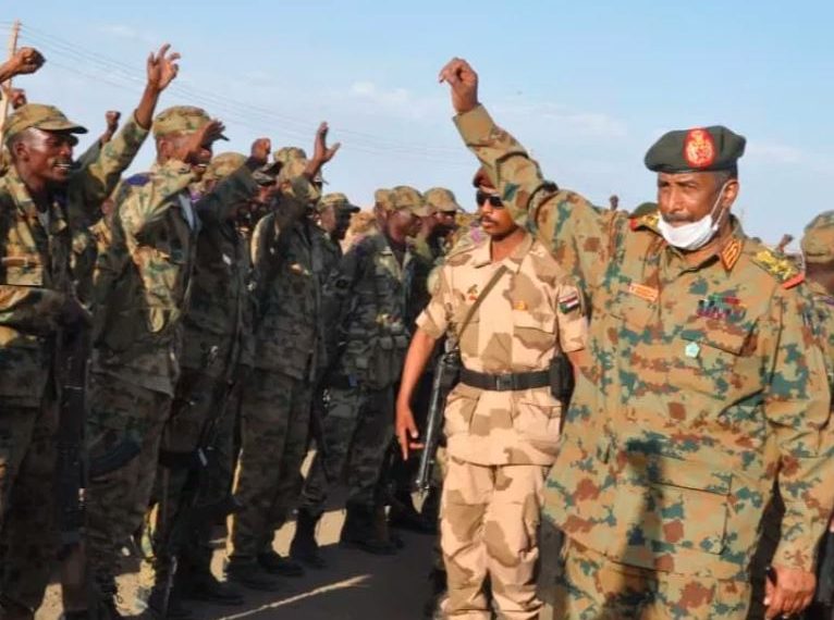 البرهان :لن نسمح لجهة أو حزب بإختطاف المشهد..والجيش مفتح عيونو ولن يسمح بإنزلاق البلاد