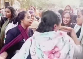 “وصلة رقص” لطلاب وطالبات احدي الجامعات الشهيره تثير سخرية متابعي مواقع التواصل