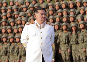 كيم يونغ يهدد باستخدام الأسلحة النووية