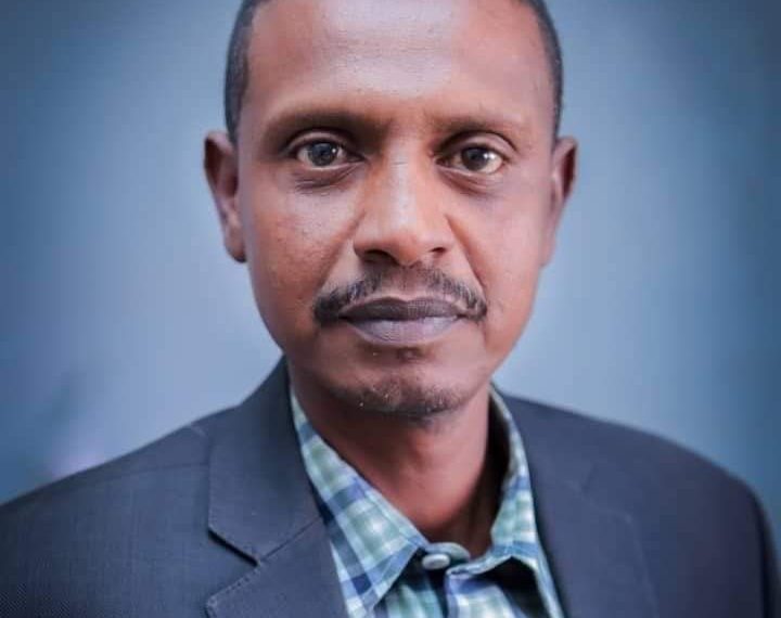 سراج الدين مصطفي يكتب …. أغاني الربابة.. صراع المركز والهامش!!