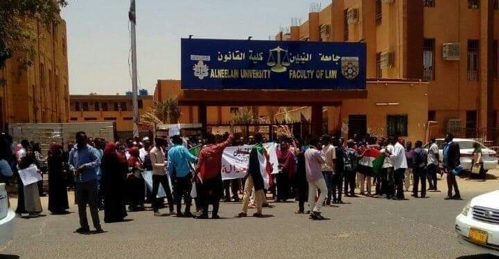 7500طالب وطالبة يجلسون لامتحان مهنة “المعادلة”