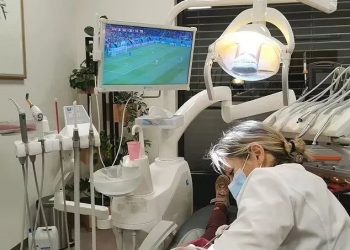 مشجع يطالب بمشاهدة مباريات كأس العالم أثناء إجراء عملية جراحية  له