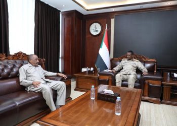 حميدتي يلتقي والي ولاية القضارف