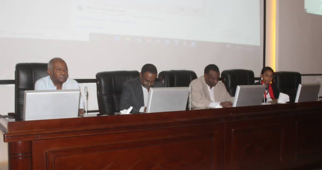 مجلس الأدوية يؤكد  على تقوية نظم  السلامة للعاملين  بالمختبر الوطني للرقابة والبحوث الدوائية