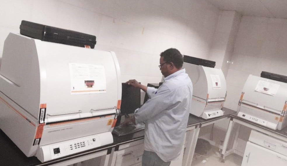 مقدمة من المجلس السيادي المواصفات تستلم أجهزة فحص حديثة للذهب