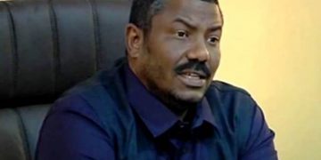أنس عمر يذرف الدموع علي ظلم رفقائه المعتقلين ويؤكد” النصر قريب”