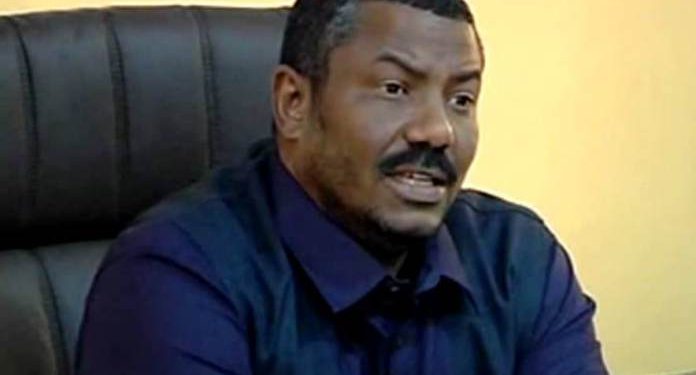 أنس عمر يذرف الدموع علي ظلم رفقائه المعتقلين ويؤكد” النصر قريب”