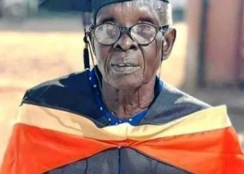 في عمر يناهز ال 78 عاما ..تخرج أكبر طالبة جامعيه