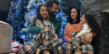 محمد صلاح يشارك متابعيه احتفالات أعياد  الميلاد