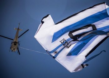 ميسي يهز الملاعب ويحلق بطائرةهليكوبتر في سماء الارجنتين