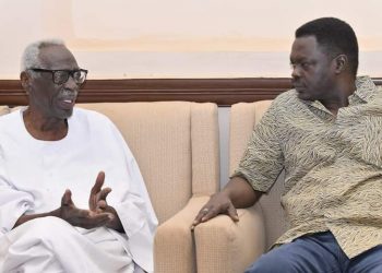 مناوي يزور قيادي بارز بالحزب الشيوعي