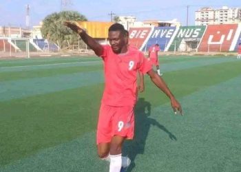 وفاة لاعب كرة قدم سوداني أثناء المباراة