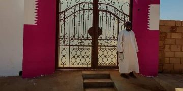 سوداني يعبر عن حبه لقطر بهذا الطريقة