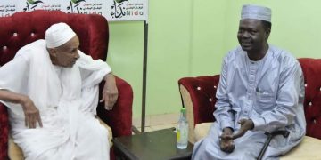 مناوي يزور الطيب الجد ويؤكد أن التوافق الشامل هو الحل