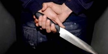 اب يذبح ابنه في الشارع العام