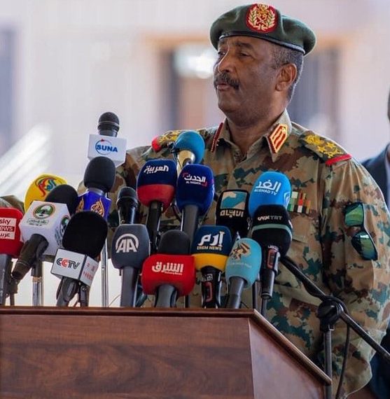 البرهان:العسكر للثكنات والأحزاب للإنتخابات ولن نخزل الشعب