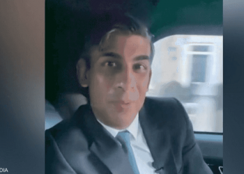 “مقطع فيديو” يتسبب في  فرض غرامة مالية لرئيس وزراء