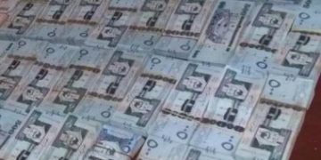 ضبط سيدة تحاول تهريب عملات أجنبية لدولة الإمارات