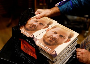 مذكرات الأمير هاري تسجل اعلي المبيعات