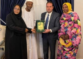 القنصلية المصرية تكرم أسرة الشاب السوداني
