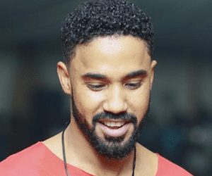 تحت شعار “تغني بس ” اعتصام الفنان احمد الصادق