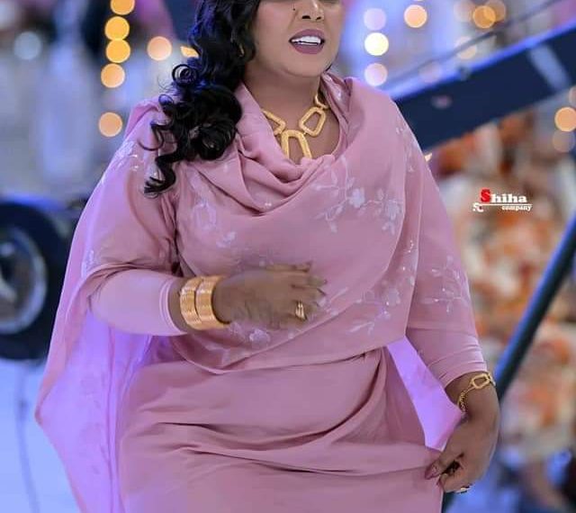 الفنانة هدى عربي تصاب بالهستيريا