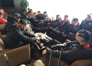 المنتخب المغربي يرابط بالمطار في انتظار التصريح الجزائري