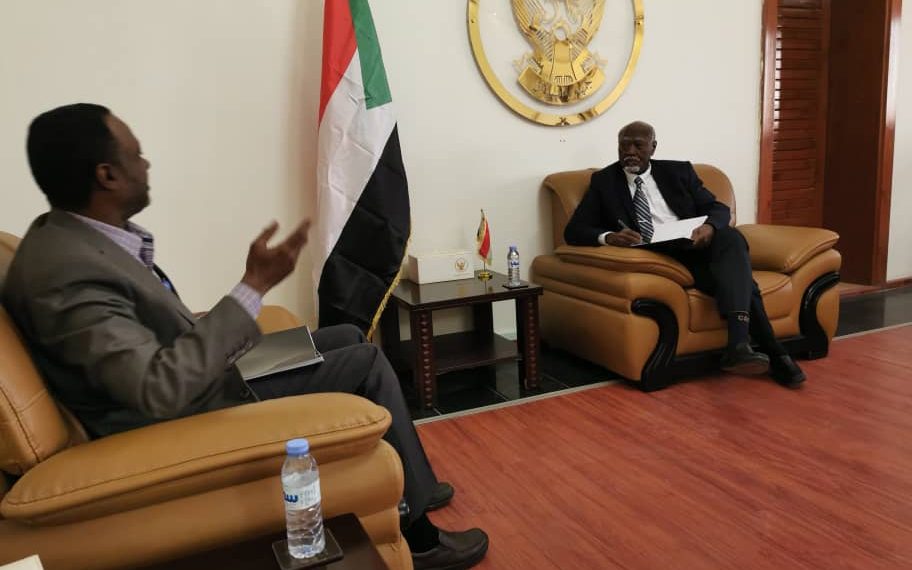 الأمين العام لمجلس الأدوية يلتقي وزير الحكم الاتحادي