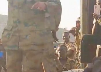 “سيد الفنيلةالبيضاء” بالزي العسكري