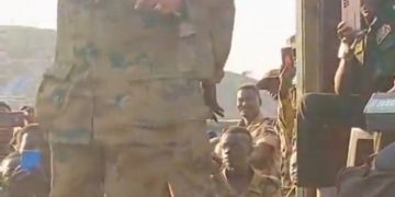 “سيد الفنيلةالبيضاء” بالزي العسكري