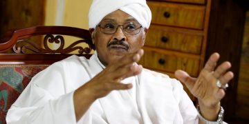 مبارك الفاضل: الإتفاق الإطارى مغلق على فئة محددة، ونرحب بالدعوة المصرية لحوار سودانى سودانى
