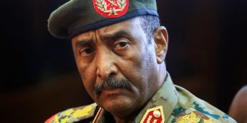 معاشيون بالقوات المسلحة يدفعون بمذكرة إلى البرهان